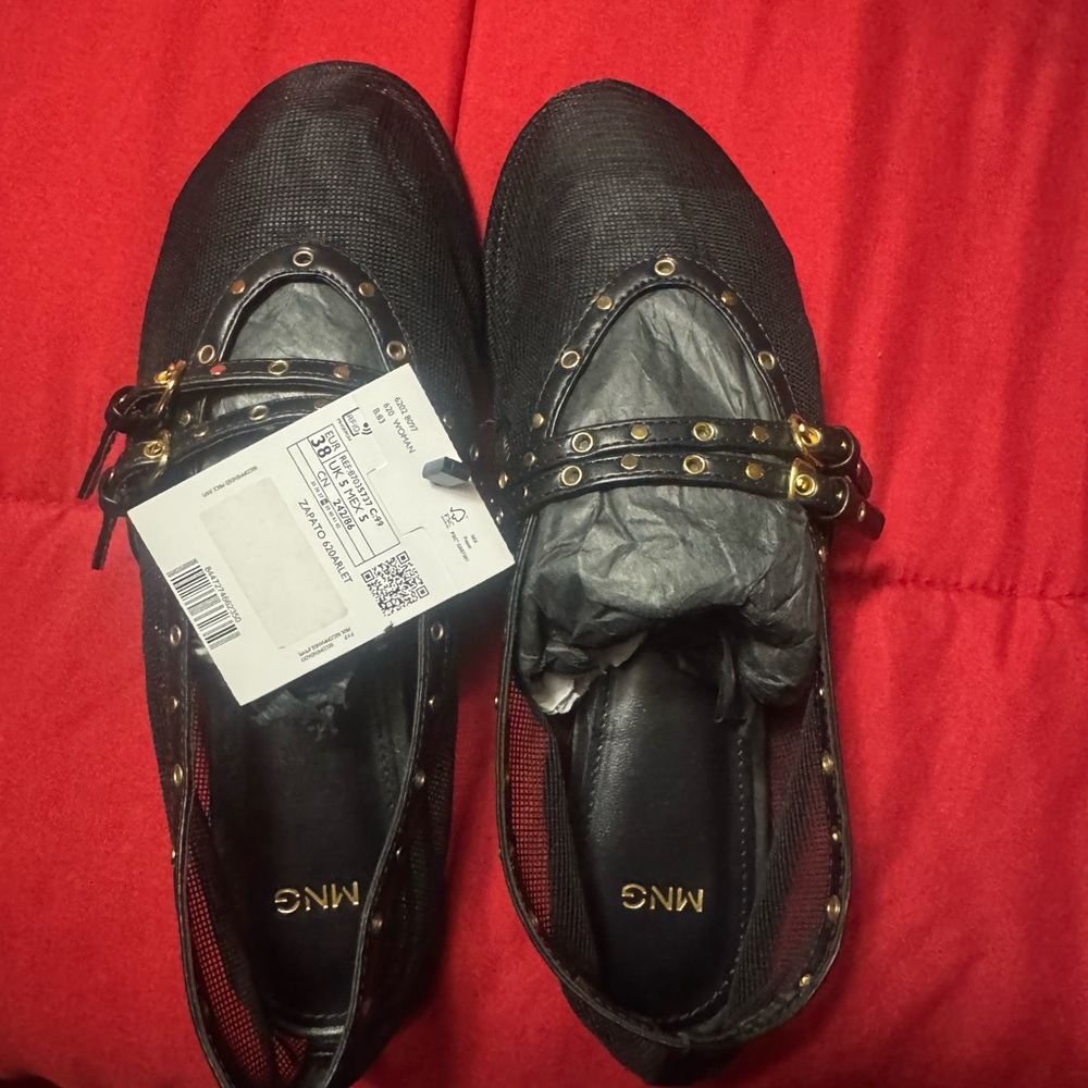 Mesh Ballet Flats With Die-Cut Details - Picture 2 of 10